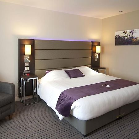 Premier Inn 哈洛 外观 照片