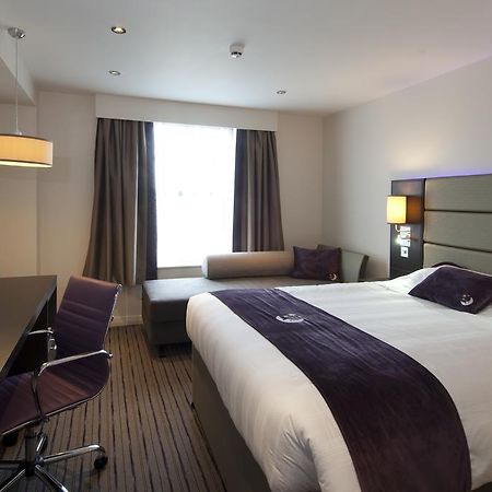 Premier Inn 哈洛 外观 照片