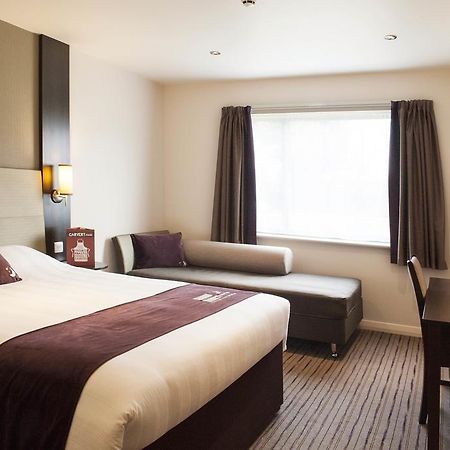 Premier Inn 哈洛 外观 照片