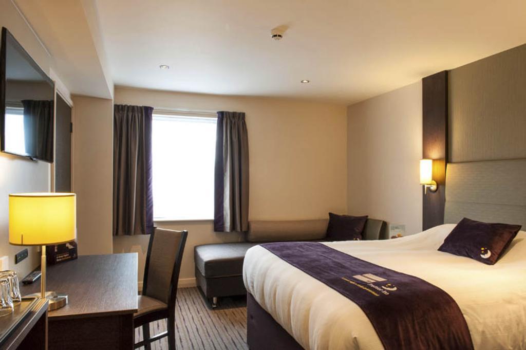 Premier Inn 哈洛 客房 照片