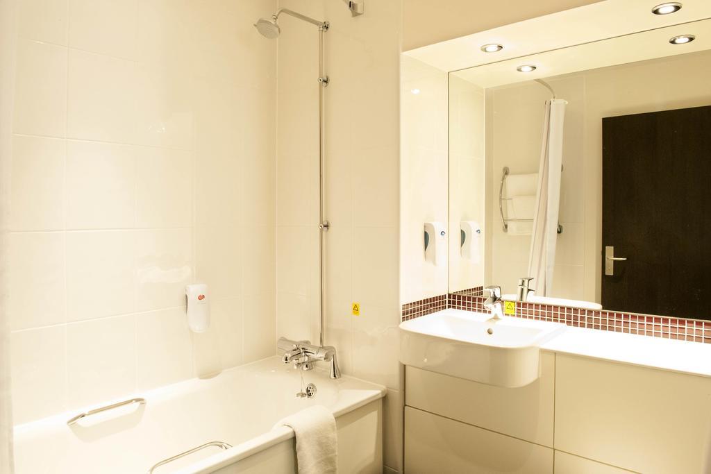 Premier Inn 哈洛 客房 照片