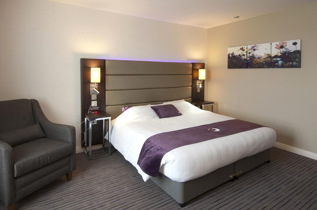Premier Inn 哈洛 外观 照片