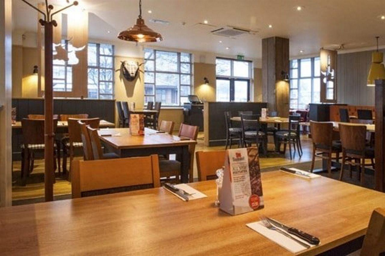 Premier Inn 哈洛 外观 照片