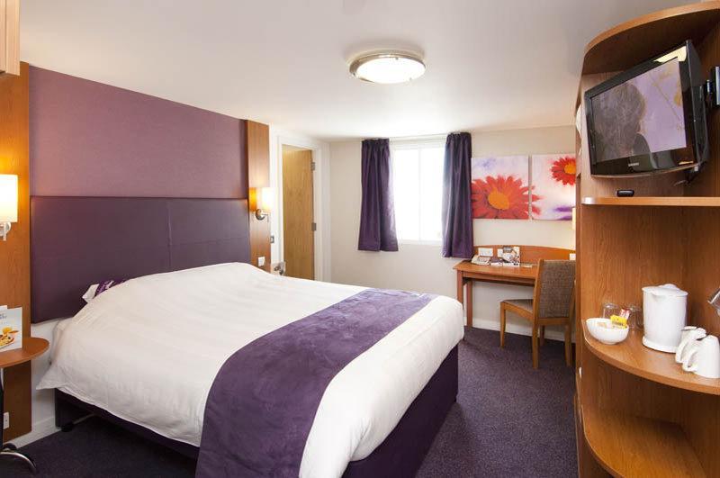 Premier Inn 哈洛 外观 照片