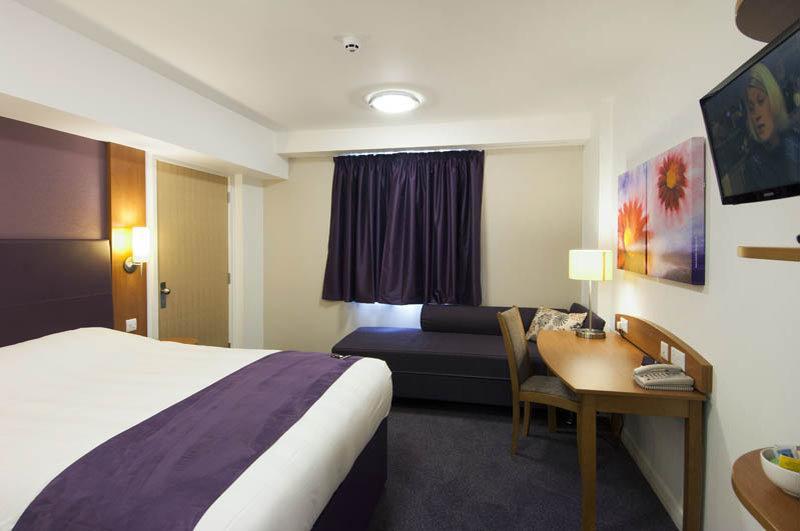 Premier Inn 哈洛 外观 照片